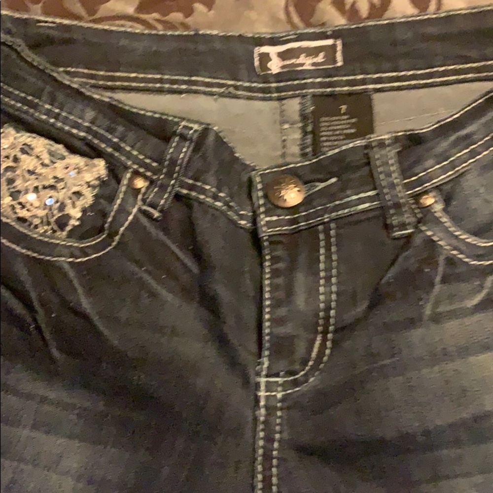 Size 7 worn 1 x